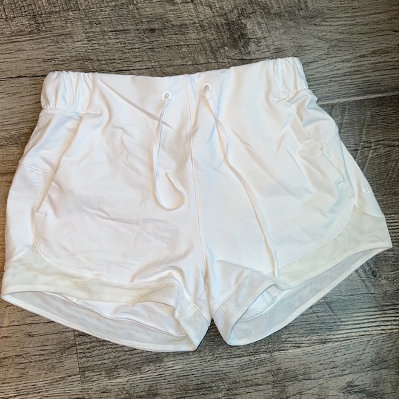 Lululemon Sun setting shorts - Picture 1 of 2